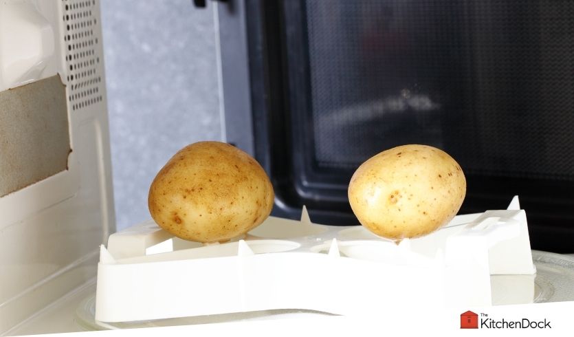 how long to cook potato in microwave
