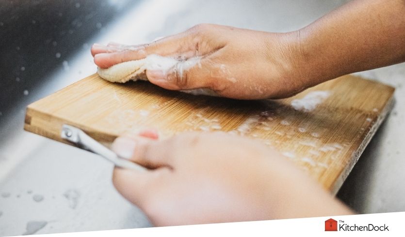 how to clean a wood cutting board
