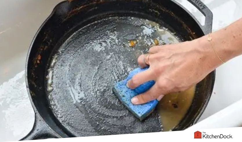 how to clean le creuset skillet