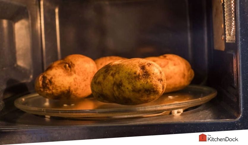 how to cook potatoes in the microwave