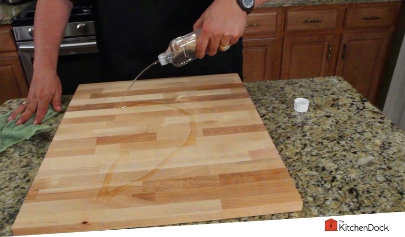how to oil a bamboo cutting board