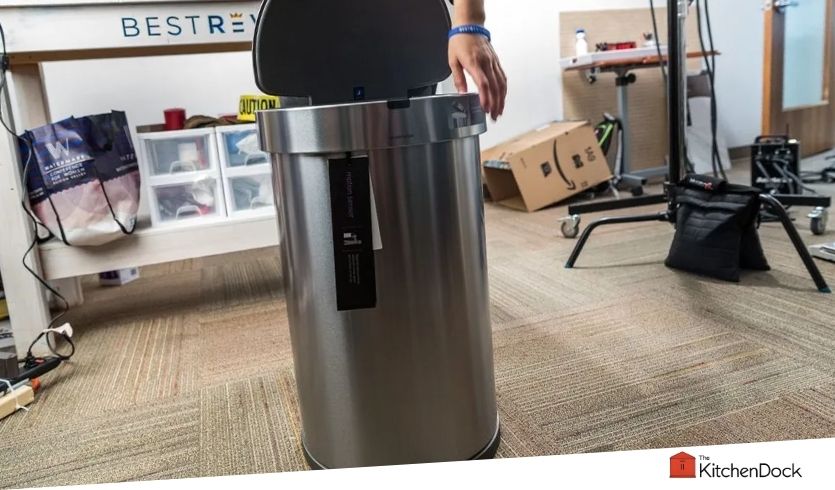 best trash cans to keep dogs out